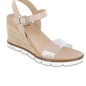 NWT Mia Amore Bradi Strap Sandal!